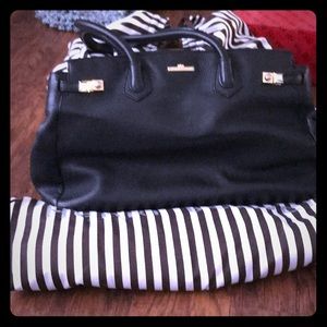Henri Bendel Black shoulder handbag.